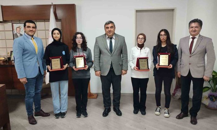 Türkiye Münazara Yarışmasında Türkiye 3’ncüsü oldular