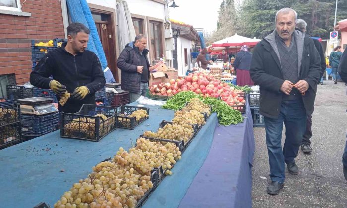 Eskişehir’de üzüm pazar tezgâhlarına veda ediyor