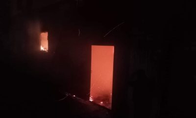 Köyde çıkan yangında ev kullanılamaz hale geldi