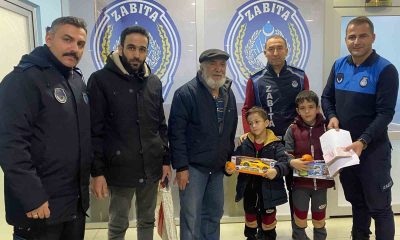 26 bin TL’yi bulan çocuklar parayı sahibine teslim etti