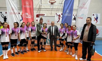 Küçük Kızlar Voleybol müsabakaları sona erdi