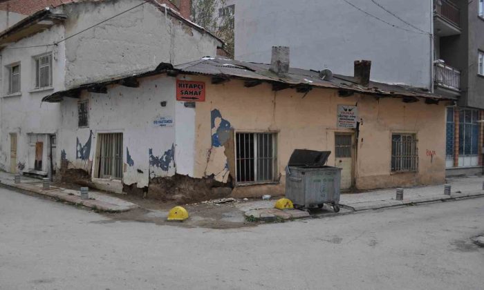 Okul yakınındaki metruk ev tedirginlik oluşturuyor