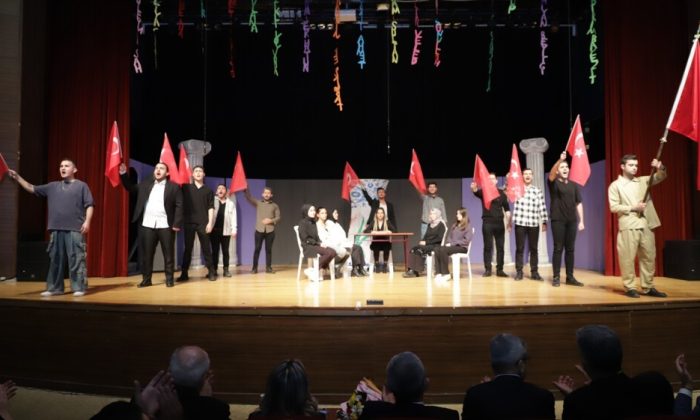 Kütahya’da “Vazomatik” tiyatro severlerle buluştu