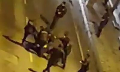 Polisin kavga eden gruba müdahalesi amatör kamerada