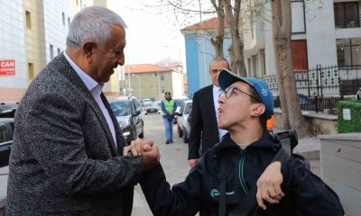 Özel bireyler aldıkları hediyeyle yüzleri böyle güldü