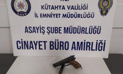 Kütahya’da aranan şahsın üzerinde tabanca ele geçirildi