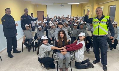 Trafik jandarma ekipleri öğrencileri bilgilendirdi