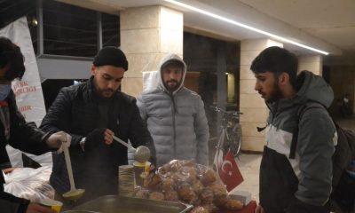 Final haftasındaki üniversite öğrencileri için sıcak çorba dağıtıldı