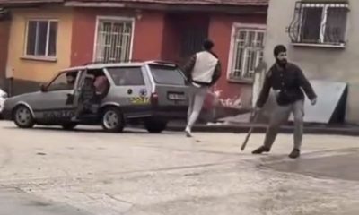 Sokak ortasında taşlı sopalı kavga