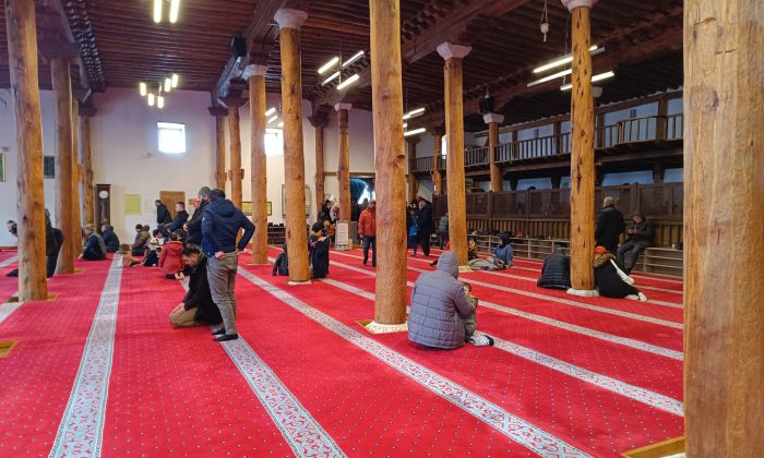 Tarihi Ulu Cami sucuk festivalinde de yoğun ilgi gördü