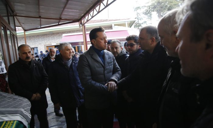 Hatipoğlu’ndan Üner ailesine taziye ziyareti