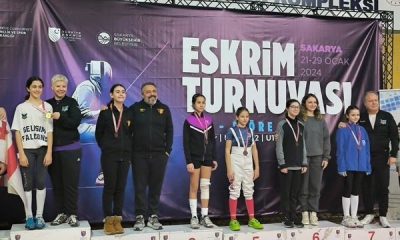 Eskişehir’i temsil eden flöre eskrim takımı Sakarya’dan madalyalarla döndü