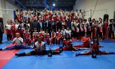 Kütahya’da kick boksta ulusal ve uluslararası yarışmalarda başarı elde eden sporcular ödüllendirildi