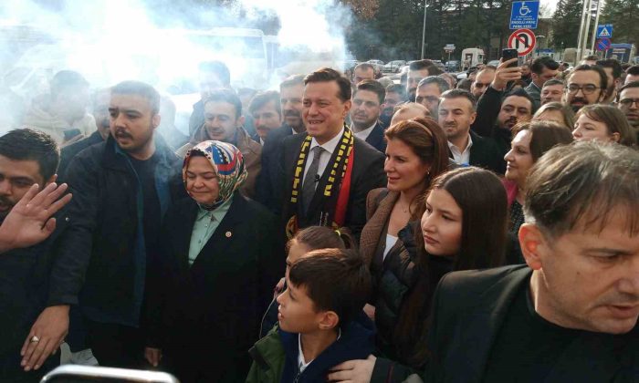 Büyükşehir Belediye Başkanı adayı Hatipoğlu, Eskişehir’de coşkuyla karşılandı