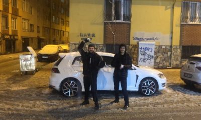İzmir’den Eskişehir’e gelen üniversite öğrencileri kartopu savaşının keyfini çıkarttı