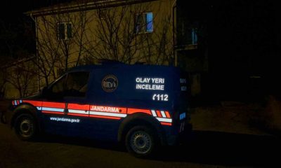 Akrabaları ile otururken yandaki odaya geçip av tüfeği ile kendini vurdu