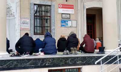 Hava sıcaklığının eksi değerlere düşmesi ibadete engel olmadı