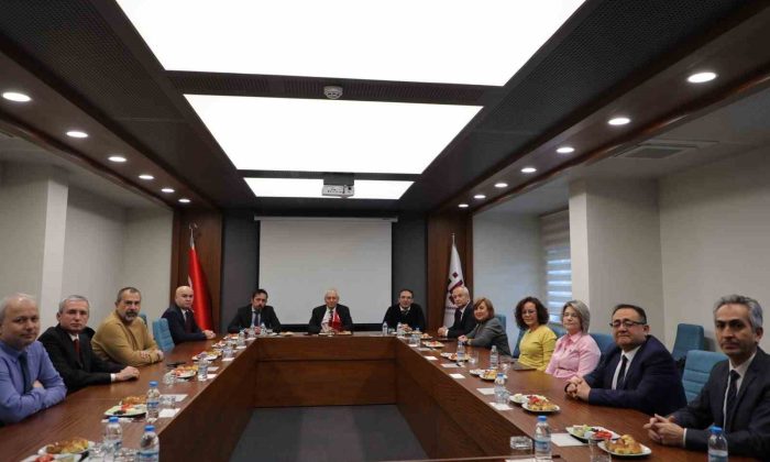 Rektör Özcan, ESTÜ Daire Başkanları ile istişare toplantısında bir araya geldi