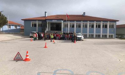 Çocuklara Güvenli Okul Yolu Projesi çerçevesinde eğitim verildi