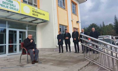 Vefat eden öğretmen için okulda lokma hayrı ve dua programı