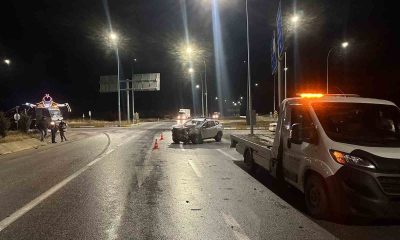Emirdağ’da Otomobil sürücüsü sollamak istediği tıra yandan çarpıp ağır yaralandı