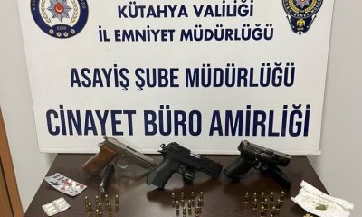 Kütahya’da polisin Bölge Uygulamasında 3 ruhsatsız tabanca ve uyuşturucu ele geçirildi