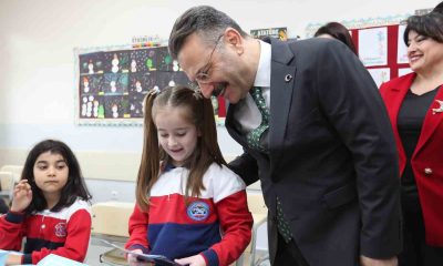 Vali Hüseyin Aksoy ara tatile giren öğrencilerle bir araya geldi