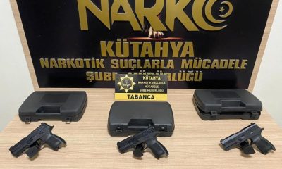 Kütahya’da kiralık araçta 3 adet ruhsatsız tabanca ele geçirildi