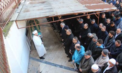 Karne gününde öğrencilerini yasa boğdu