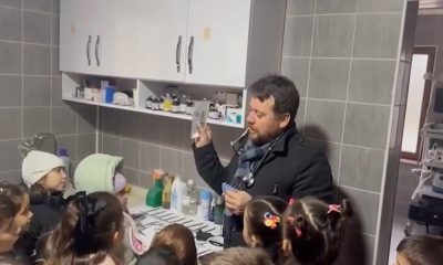 Can dostlarını yalnız bırakmayan minikler örnek oldu