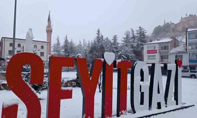 Seyitgazi’de kar yağışı sevinçle karşılandı