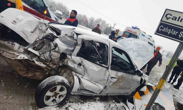 Afyonkarahisar’da trafik kazası: 5 yaralı