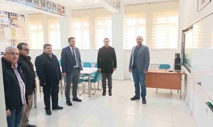 Akıllı tahta montajı tamamlanan okullarda inceleme yapıldı