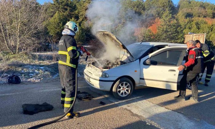 Bilecik’te seyir halindeki araçtan bir anda dumanlar yükseldi