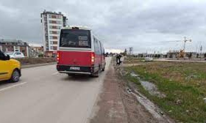 Vatandaşlar bu caddenin eksikliklerinin giderilmesi istiyor