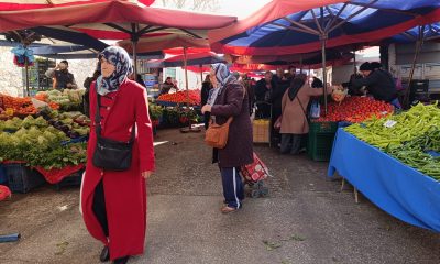 Havaların ısınması pazarcı esnafın yüzünü güldürdü