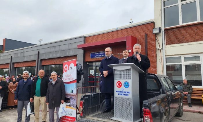 Umreciler kutsal beldelere dualarla yolcu edildi