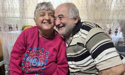 Beyinden pıhtı atması sonucu 13 yıl önce felç geçiren eşine gözü gibi bakıyor