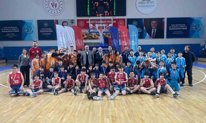 Afyonkarahisar’da okul sporları küçükler basketbol müsabakaları tamamlandı