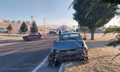 Tavşanlı’da 3 aracın karıştığı zincirleme trafik kazası
