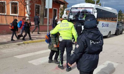 Polis ekiplerinden okul çevrelerinde denetim
