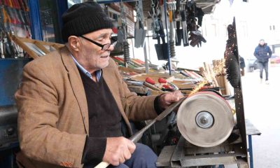 81 yaşındaki usta ilk günkü hevesle mesleğini sürdürüyor