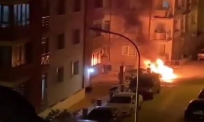 Park halindeki araç alev alev yandı