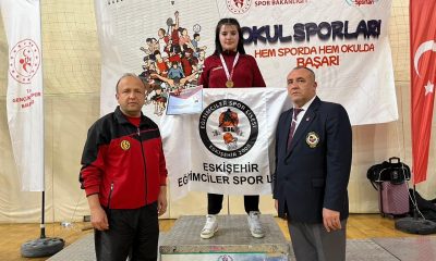 Eskişehirli sporcular dereceler ile kente döndüler