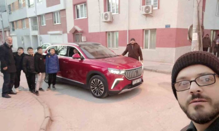 Eskişehir’de sabah namazını camiden kılan çocuklar TOGG ile tur attılar