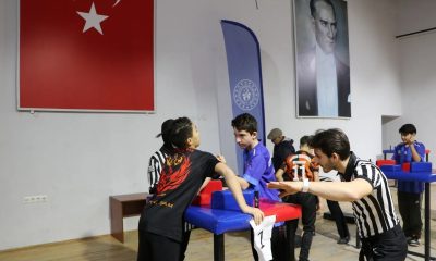 Gedizli öğrenciler bilek güreşi müsabakalarında il birincisi oldu