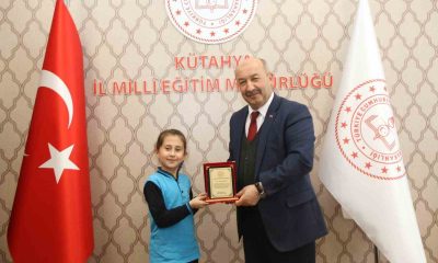 Kütahya’da afiş ve hikaye yarışmalarında dereceye giren öğrenciler ödüllendirildi