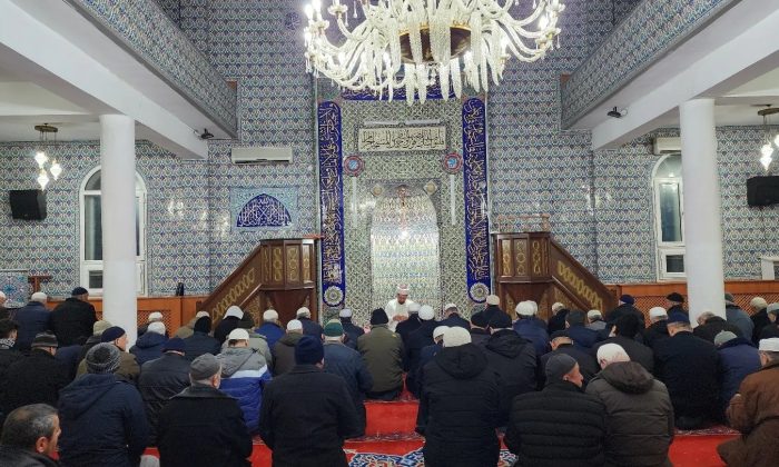 Mamure Camii’nde sabah namazında cemaat buluştu