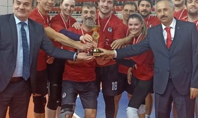 Öğretmenler yarıştı kupalarını aldı