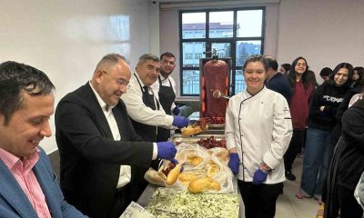 Sünnetci, öğrencilere döner ikram etti